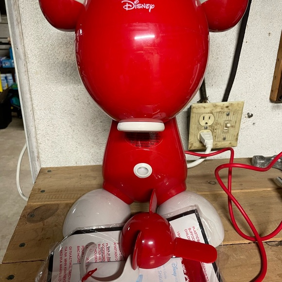 Disney Red and White Ice Shaver - Picture 4 of 5